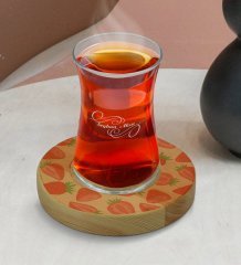 Kişiye Özel Çilek Tasarımlı Doğal Ahşap Tabaklı Heybeli Çay Bardağı Model 1