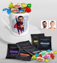 Kişiye Özel Süper Baba-Çocuk Karikatürlü Türk Kahvesi Fincanı Selamlique Karışık Türk Kahvesi ve Haribo Şeker Hediye Seti