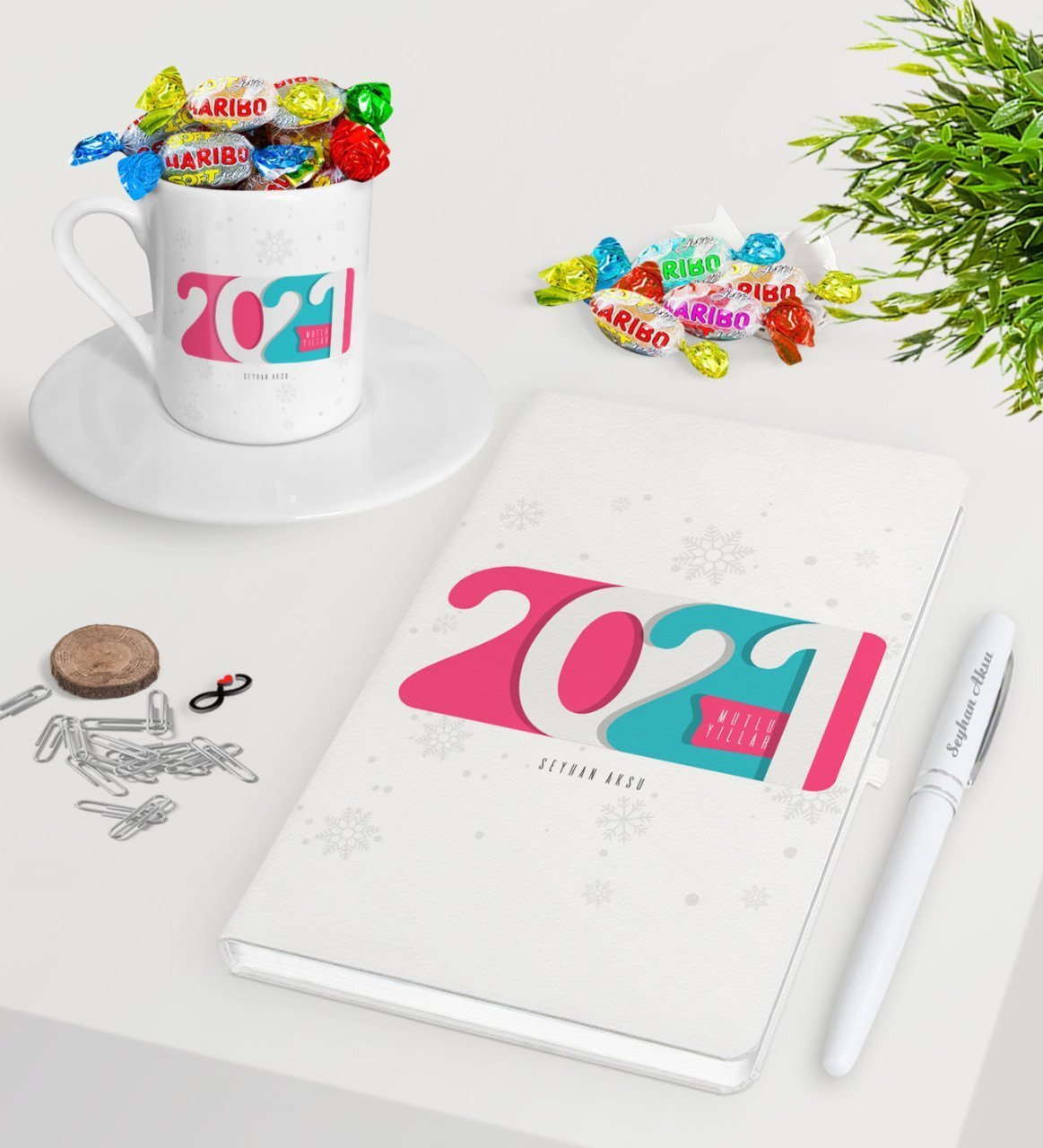 BK Gift Kişiye Özel 2023 Mutlu Yıllar Beyaz Defter Kalem Türk Kahvesi Fincanı ve Haribo Şeker Hediye Seti-6