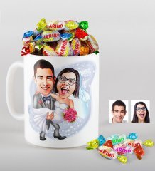 Kişiye Özel Evleniyoruz Karikatürlü Kupa ve Haribo Şeker Hediye Seti-7