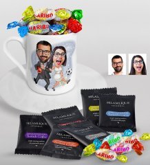 Kişiye Özel Sevgililer Karikatürlü Türk Kahvesi Fincanı Selamlique Karışık Türk Kahvesi ve Haribo Şeker Hediye Seti-15