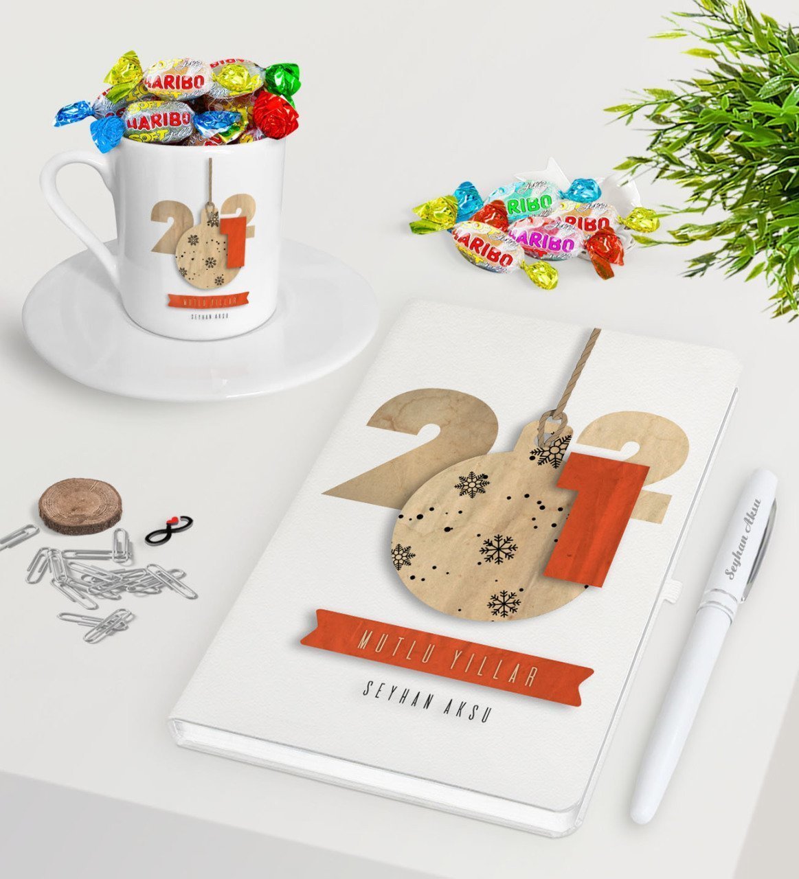 BK Gift Kişiye Özel 2023 Mutlu Yıllar Beyaz Defter Kalem Türk Kahvesi Fincanı ve Haribo Şeker Hediye Seti-3