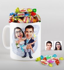 Kişiye Özel Evleniyoruz Karikatürlü Kupa ve Haribo Şeker Hediye Seti-4