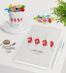 BK Gift Kişiye Özel 2023 Mutlu Yıllar Beyaz Defter Kalem Türk Kahvesi Fincanı ve Haribo Şeker Hediye Seti-2