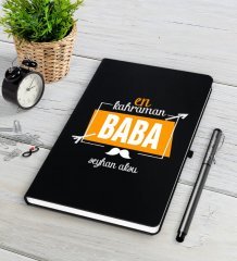 Kişiye Özel  En Kahraman Baba Siyah Defter Kalem Seti