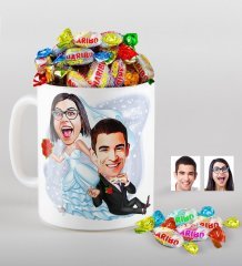 Kişiye Özel Evleniyoruz Karikatürlü Kupa ve Haribo Şeker Hediye Seti-2
