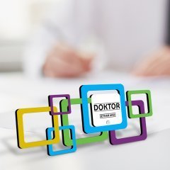 Kişiye Özel Mesleki Doktor Ahşap Masa İsimliği (Model J1)
