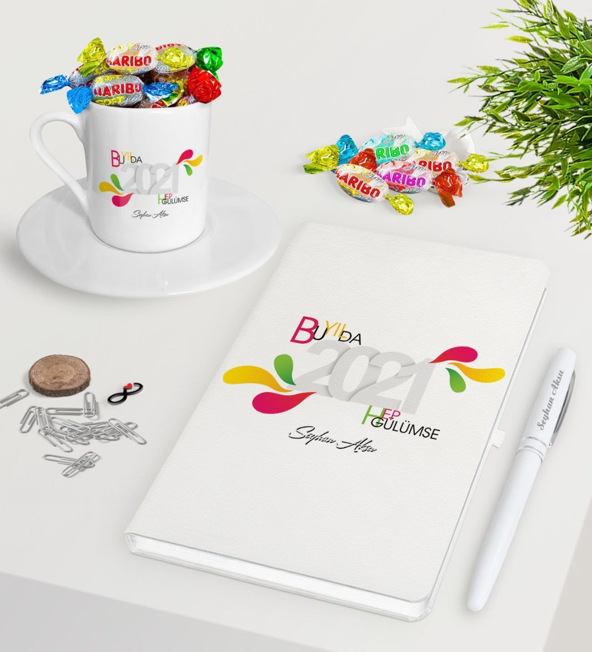 BK Gift Kişiye Özel 2023 Bu Yılda Hep Gülümse Beyaz Defter Kalem Türk Kahvesi Fincanı ve Haribo Şeker Hediye Seti-1