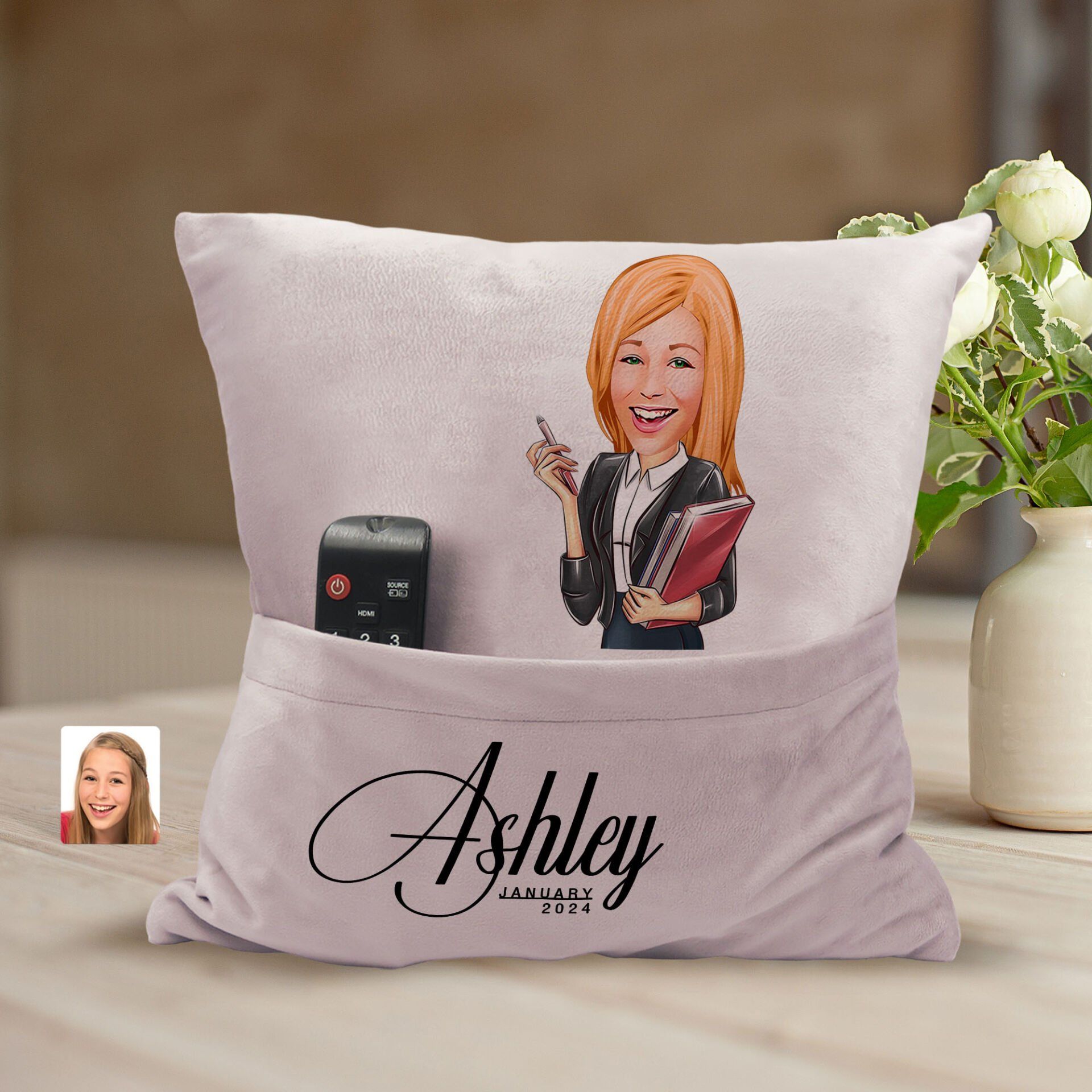 BK Gift Kişiye Özel Anne Karikatür Tasarımlı Organizer Kumanda ve Atıştırmalık Cepli Pembe Kırlent Yastık-8 Arkadaşa Hediye, Cepli Yastık