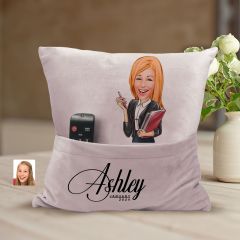 BK Gift Kişiye Özel Anne Karikatür Tasarımlı Organizer Kumanda ve Atıştırmalık Cepli Pembe Kırlent Yastık-8 Arkadaşa Hediye, Cepli Yastık