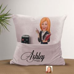 BK Gift Kişiye Özel Anne Karikatür Tasarımlı Organizer Kumanda ve Atıştırmalık Cepli Pembe Kırlent Yastık-8 Arkadaşa Hediye, Cepli Yastık