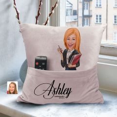 BK Gift Kişiye Özel Anne Karikatür Tasarımlı Organizer Kumanda ve Atıştırmalık Cepli Pembe Kırlent Yastık-8 Arkadaşa Hediye, Cepli Yastık