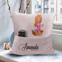 BK Gift Kişiye Özel Anne Karikatür Tasarımlı Organizer Kumanda ve Atıştırmalık Cepli Pembe Kırlent Yastık-7 Arkadaşa Hediye, Cepli Yastık