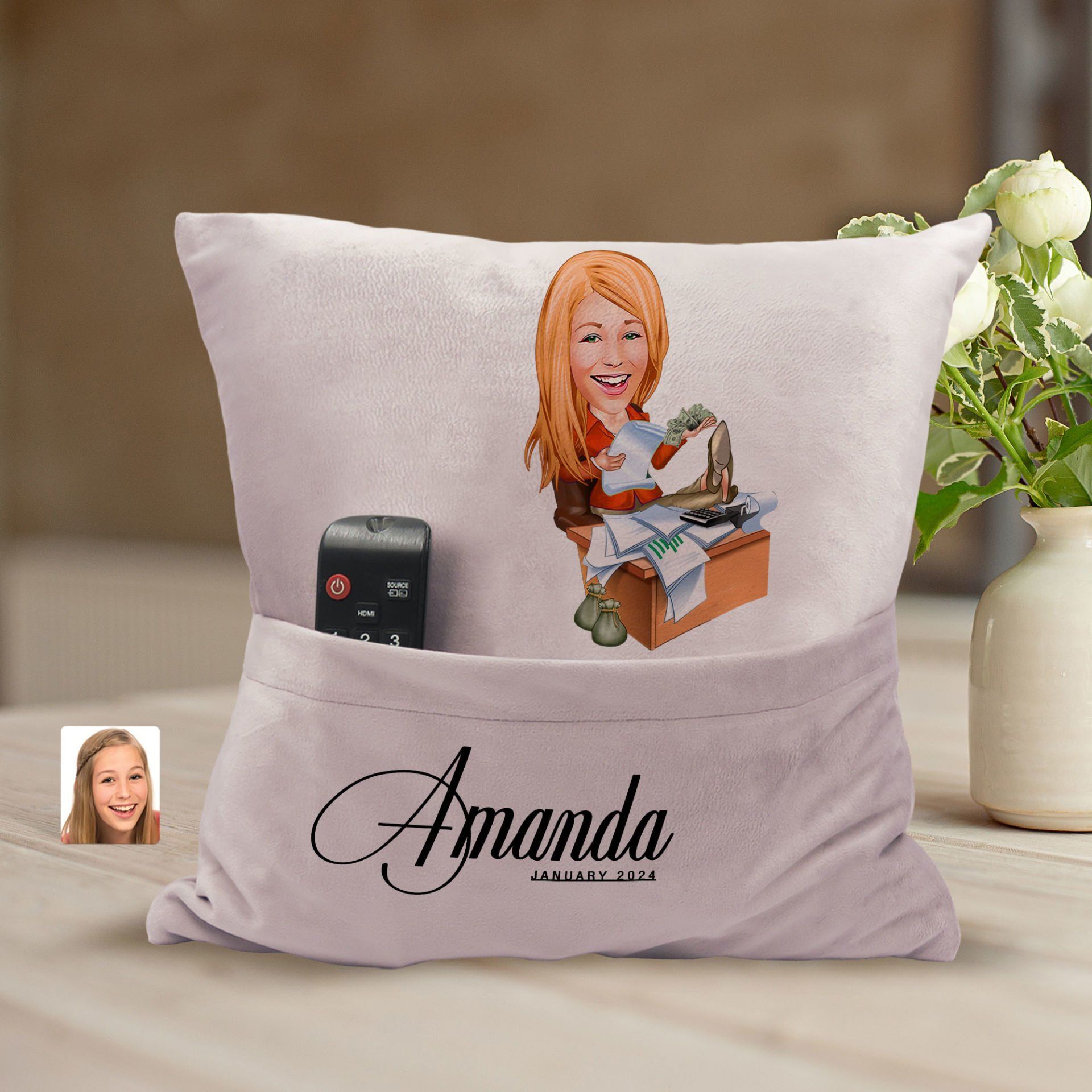 BK Gift Kişiye Özel Anne Karikatür Tasarımlı Organizer Kumanda ve Atıştırmalık Cepli Pembe Kırlent Yastık-6 Arkadaşa Hediye, Cepli Yastık