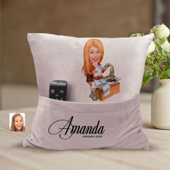 BK Gift Kişiye Özel Anne Karikatür Tasarımlı Organizer Kumanda ve Atıştırmalık Cepli Pembe Kırlent Yastık-6 Arkadaşa Hediye, Cepli Yastık
