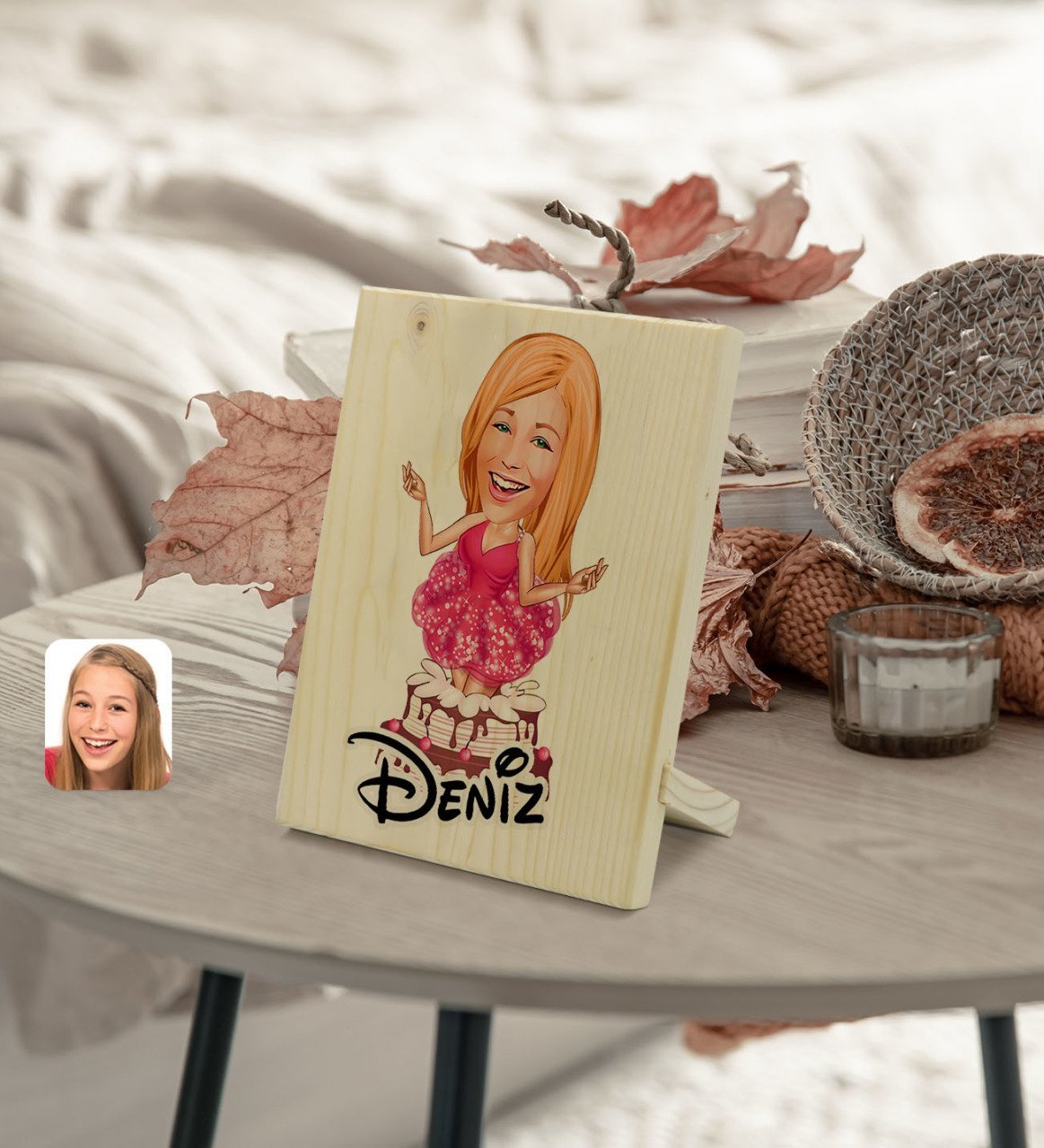 Kişiye Özel İsimli Kadın Doğum Günü Karikatürlü Dekoratif Ahşap Çerçeve Model 1