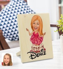 Kişiye Özel İsimli Kadın Doğum Günü Karikatürlü Dekoratif Ahşap Çerçeve Model 1