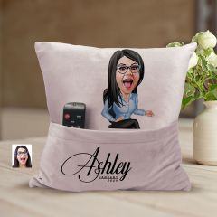 BK Gift Kişiye Özel Anne Karikatür Tasarımlı Organizer Kumanda ve Atıştırmalık Cepli Pembe Kırlent Yastık-5 Arkadaşa Hediye, Cepli Yastık