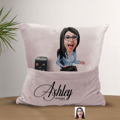 BK Gift Kişiye Özel Anne Karikatür Tasarımlı Organizer Kumanda ve Atıştırmalık Cepli Pembe Kırlent Yastık-5 Arkadaşa Hediye, Cepli Yastık