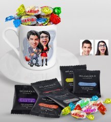 Kişiye Özel Sevgililer Karikatürlü Türk Kahvesi Fincanı Selamlique Karışık Türk Kahvesi ve Haribo Şeker Hediye Seti-1