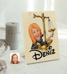 Kişiye Özel İsimli Kadın Avukat Karikatürlü Dekoratif Ahşap Çerçeve Model 4