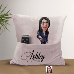 BK Gift Kişiye Özel Anne Karikatür Tasarımlı Organizer Kumanda ve Atıştırmalık Cepli Pembe Kırlent Yastık-4 Arkadaşa Hediye, Cepli Yastık