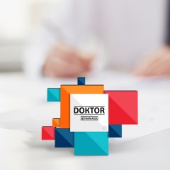 Kişiye Özel Mesleki Doktor Ahşap Masa İsimliği (Model H1)