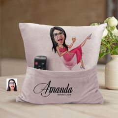 BK Gift Kişiye Özel Anne Karikatür Tasarımlı Organizer Kumanda ve Atıştırmalık Cepli Pembe Kırlent Yastık-1 Arkadaşa Hediye, Cepli Yastık