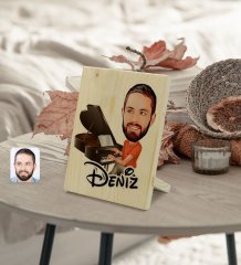 Kişiye Özel İsimli Erkek Piyanist Karikatürlü Dekoratif Ahşap Çerçeve Model 1