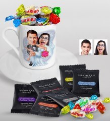Kişiye Özel Evleniyoruz Karikatürlü Türk Kahvesi Fincanı Selamlique Karışık Türk Kahvesi ve Haribo Şeker Hediye Seti-9