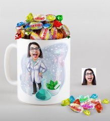 Kişiye Özel Bayan Eczacı Karikatürlü Kupa ve Haribo Şeker Hediye Seti-1