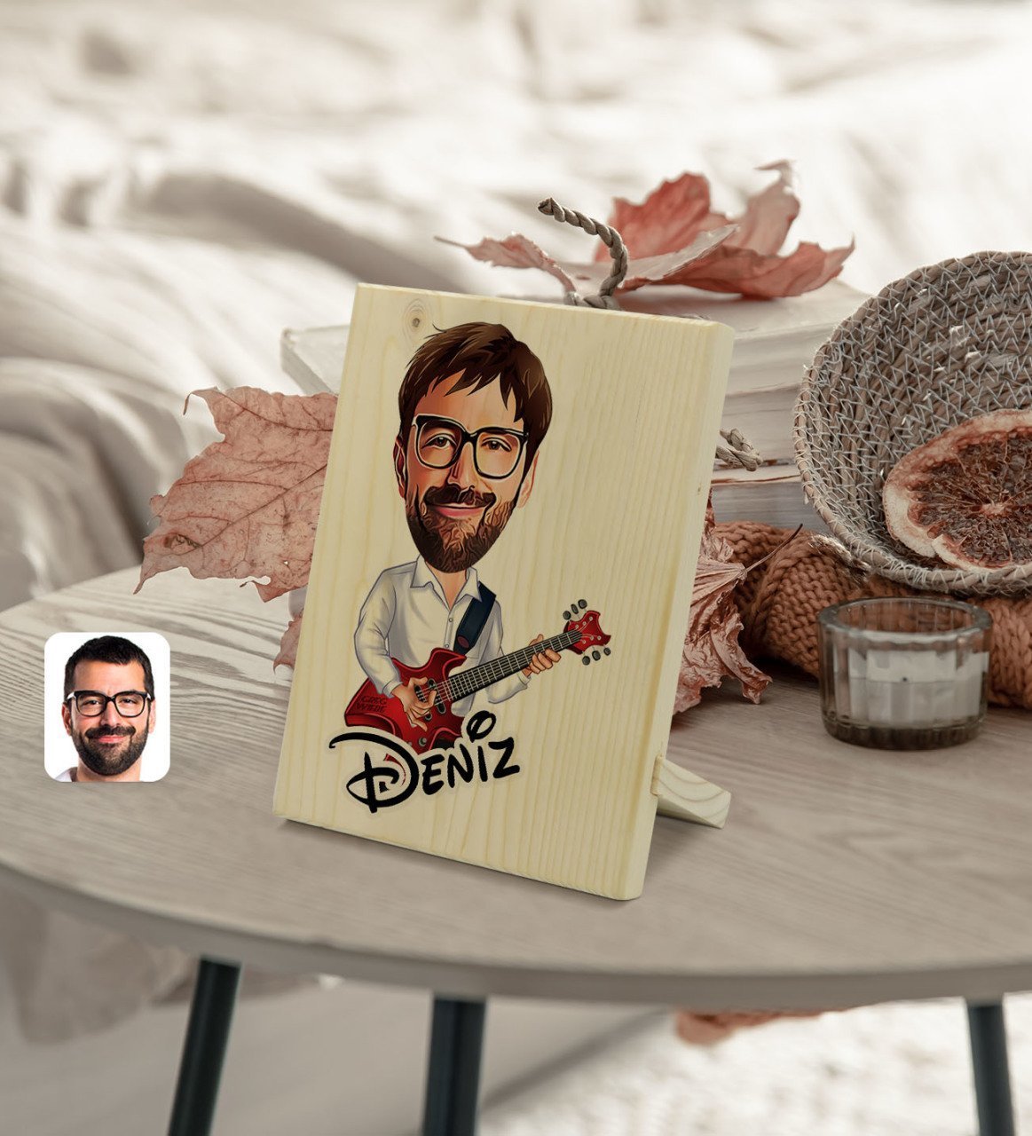 Kişiye Özel İsimli Erkek Gitarist Karikatürlü Dekoratif Ahşap Çerçeve Model 2