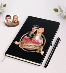 Kişiye Özel Yılın En Mükemmel Çifti Karikatürlü Siyah Defter ve Kalem Hediye Seti-75
