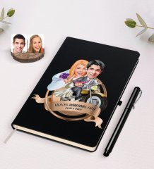 Kişiye Özel Yılın En Mükemmel Çifti Karikatürlü Siyah Defter ve Kalem Hediye Seti-73