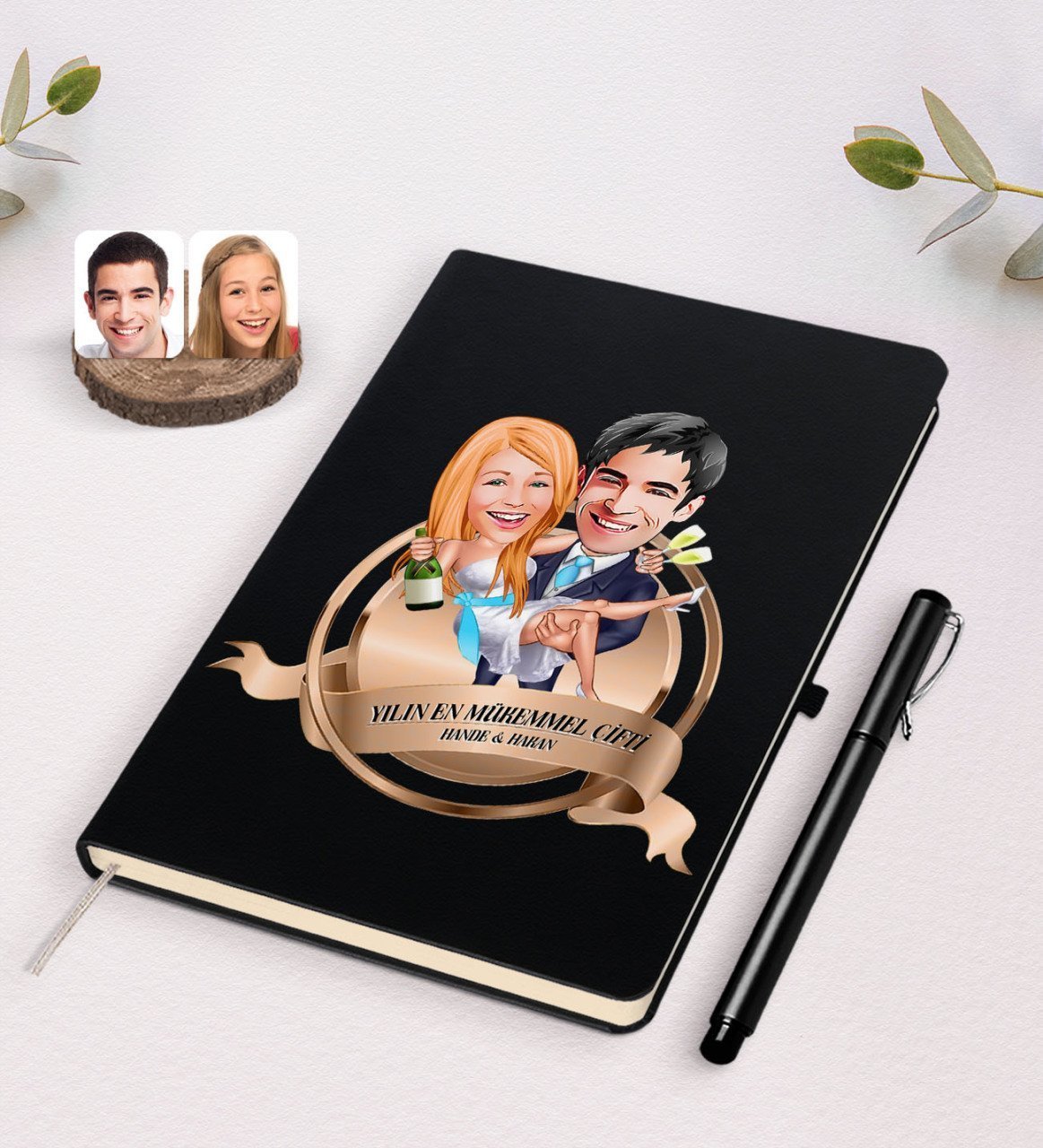 Kişiye Özel Yılın En Mükemmel Çifti Karikatürlü Siyah Defter ve Kalem Hediye Seti-69