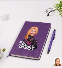 Kişiye Özel Kadın Motorcu Karikatürlü Mor Termo Deri Defter Kalem Seti Model 1