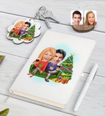 Kişiye Özel Yeni Yıl Sevgililer Karikatürlü Beyaz Defter Kalem ve Anahtarlık Hediye Seti-4