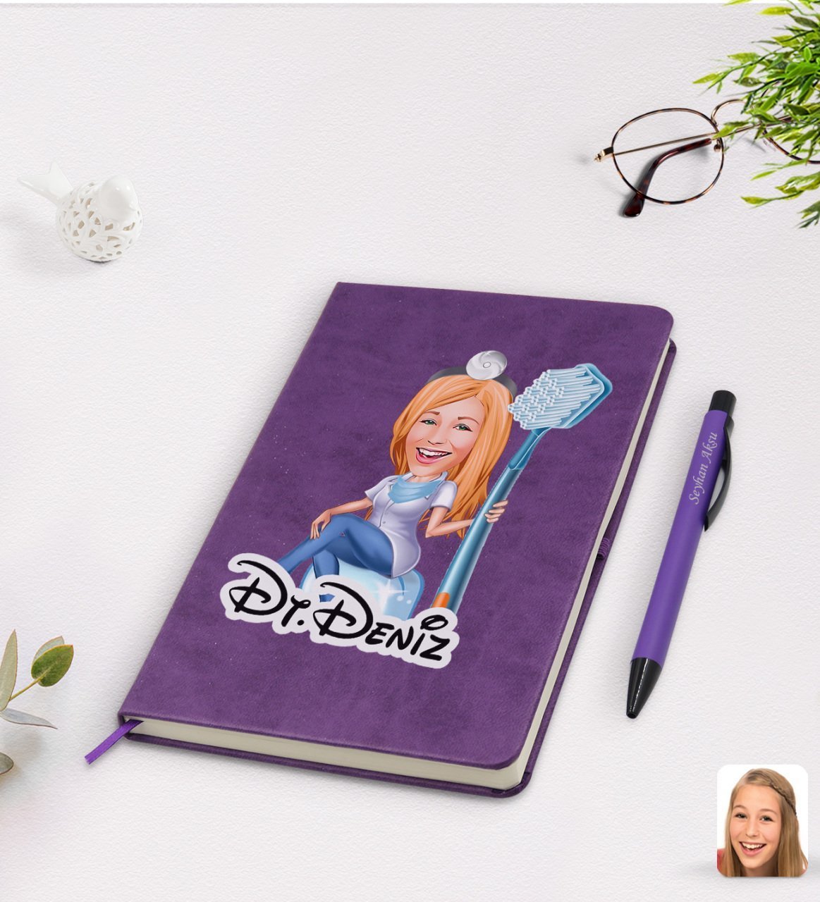 Kişiye Özel Kadın Diş Hekimi Karikatürlü Mor Termo Deri Defter Kalem Seti Model 2