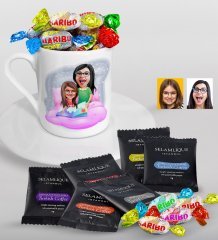 Kişiye Özel Anne Kız Karikatürlü Türk Kahvesi Fincanı Selamlique Karışık Türk Kahvesi ve Haribo Şeker Hediye Seti-3