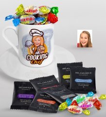 Kişiye Özel Bayan Chef Karikatürlü Türk Kahvesi Fincanı Selamlique Karışık Türk Kahvesi ve Haribo Şeker Hediye Seti-15