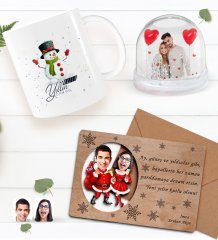 Kişiye Özel Fotoğraflı Kar Küresi & Mutlu Yıllar Kupa Bardak & Retro Ahşap Yılbaşı Tebrik Kartı Hediye Seti-2E