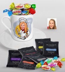 Kişiye Özel Bayan Chef Karikatürlü Türk Kahvesi Fincanı Selamlique Karışık Türk Kahvesi ve Haribo Şeker Hediye Seti-12