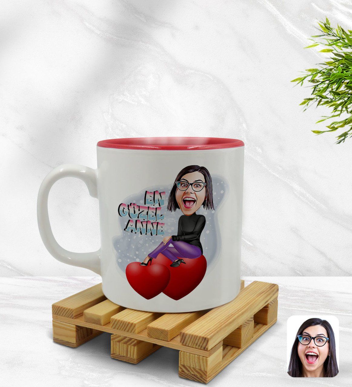 Kişiye Özel En Güzel Anne Karikatürlü İçi Kırmızı Renkli Kupa Bardak Model 1