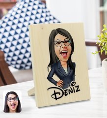 Kişiye Özel İsimli Kadın Patron Karikatürlü Dekoratif Ahşap Çerçeve Model 4