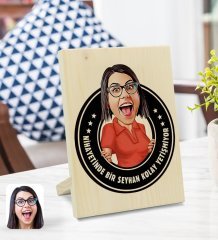 Kişiye Özel İsimli Kadın Nihayetinde Karikatürlü Dekoratif Ahşap Çerçeve Model 3