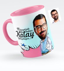 Kişiye Özel Bay Doktor Karikatürlü Pembe Kupa Bardak - 5