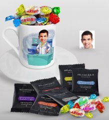 Kişiye Özel Erkek Eczacı Karikatürlü Türk Kahvesi Fincanı Selamlique Karışık Türk Kahvesi ve Haribo Şeker Hediye Seti-4