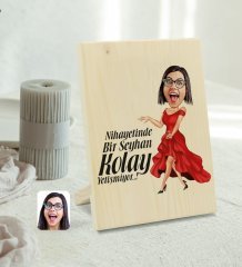 Kişiye Özel İsimli Kadın Nihayetinde Karikatürlü Dekoratif Ahşap Çerçeve Model 1