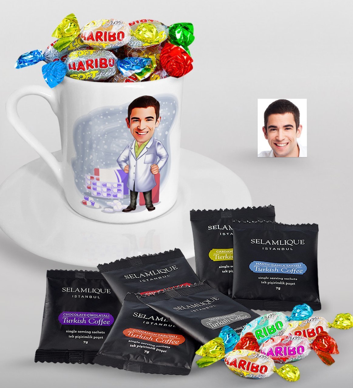 Kişiye Özel Erkek Eczacı Karikatürlü Türk Kahvesi Fincanı Selamlique Karışık Türk Kahvesi ve Haribo Şeker Hediye Seti-3
