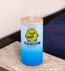 BK Gift Tehlikeyim Diyorum Tasarımlı Mavi Renk Pipetli Buzlu Cam Bardak 600ml, Arkadaşa Hediye, Doğum Günü Hediyesi
